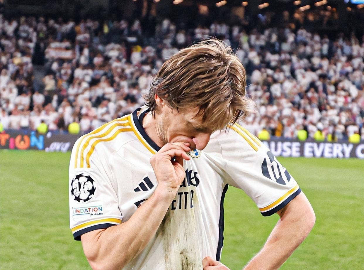 巴萨绝杀国米，莫德里奇补时绝平法甲